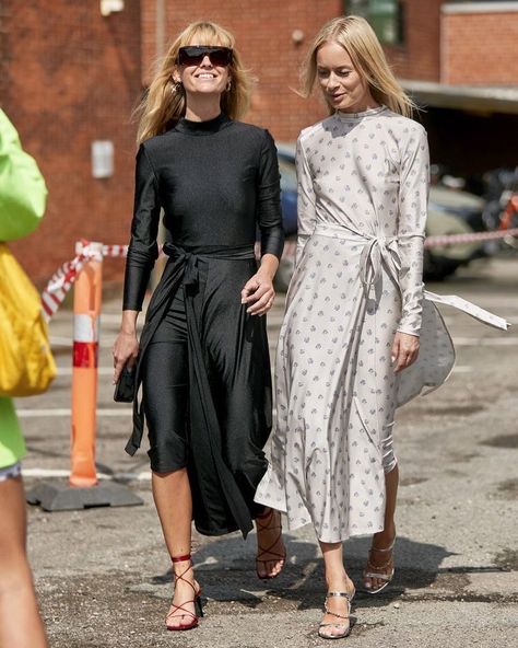 Daily_style_fashion_ on Instagram: “@_jeanettemadsen_ & @thora_valdimars  @cphfw 📸 . . #fashion #fashionista #fashionstyle #fashiondaily #blogger #minimalstyle #womanstyle…” Midi Dress Street Style, Dress Street Style, Copenhagen Fashion Week Street Style, Copenhagen Street Style, Street Style Spring, Tokyo Street Fashion, Miroslava Duma, Anna Dello Russo, Copenhagen Fashion