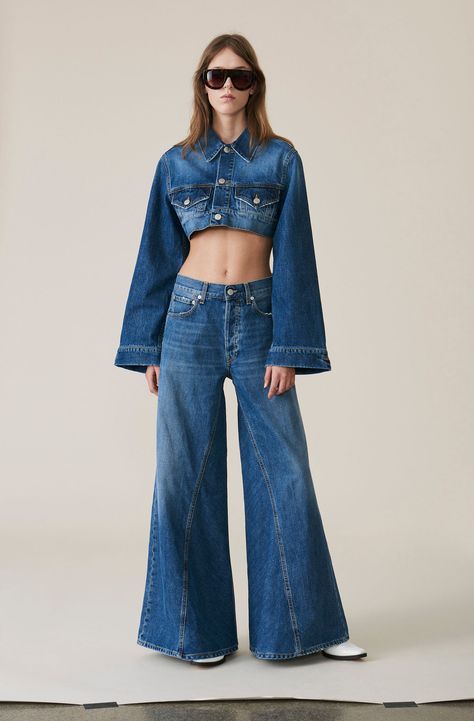 Denim Fashion Runway, Denim Illustration, Denim Runway, Runway Pants, Runway Denim, Denim Top Women, Denim Retro, Jeans Trend, Look Jean