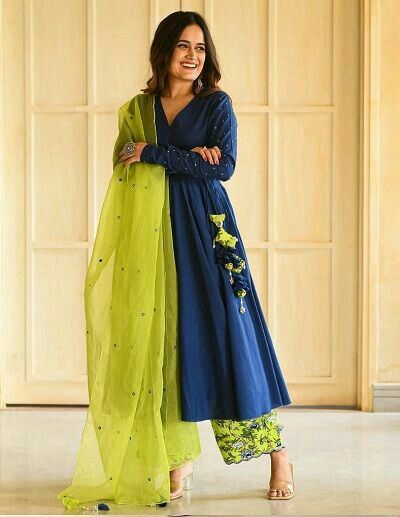 Salwar Suit Designs Latest, Blue Salwar Suit, Salwar Suit Pattern, Winter Outfit Casual, Plain Dresses, Plazo Pants, Floral Suit, Casual Outfits Fashion, Silk Kurti Designs