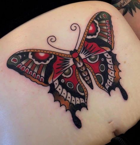 Traditional Back Tattoo, Traditional Moth Tattoo, Traditional Tattoo Woman, Traditional Butterfly Tattoo, Nature Tattoo Ideas, Traditional Snake Tattoo, American Traditional Tattoos, Cool Nature, Traditional Tattoo Inspiration