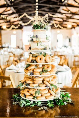 Donut Bar Wedding, Donut Wedding Cake, Donut Wedding, Half Cake, Dresses Hairstyles, Makeup Decoration, Wedding Cake Images, Wedding Cake Display, Wedding Donuts