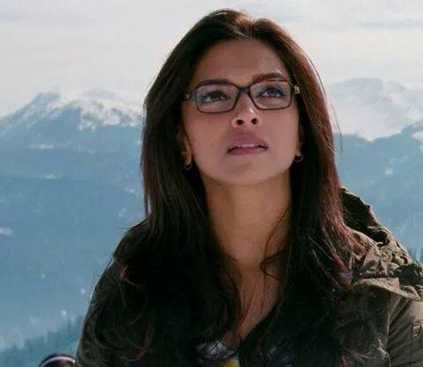 Deepika Padukone Deepika Padukone 90s, Deepika Padukone 90s Aesthetic, Naina Talwar, Naina Talwar Yjhd Aesthetic, Deepika Padukone 2000s, Deepika Padukone Glasses, Deepika Padukone In Yjhd, Deepika Padukone Old Pics, Deepika Padukone Yeh Jawani Hai Deewani