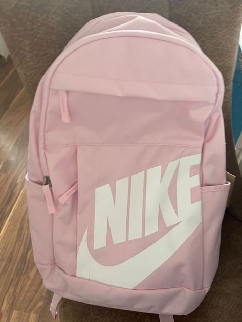 Nike School Backpacks, Nike Rosa, Mochila Nike, Nike Backpack, School Bag Essentials, Nike Bags, Girls Nike, Streetwear Accessories, Unisex Backpack