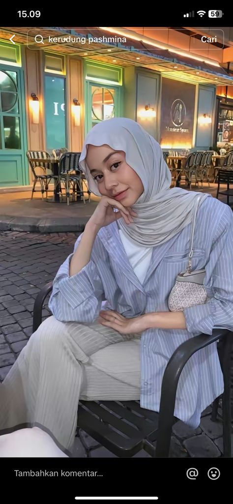 Clean Hijab Outfit, Ootd Ngampus Hijab, Outfit Idea Hijab, Outfit Kampus Hijab, Ootd Kampus Hijab, Coffee Shop Aesthetic Outfits, Hijab Casual Outfit, Outfit Hijab Ideas, Grey Hijab