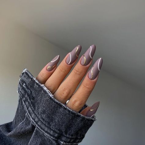 New nails art design idea 2023 winter nails fall nails tips & Inspiration Pastel Nails Winter, Fall Nails Tips, Gold Black Nails, Pastel Nail Art Designs, Black Nails Almond, Swirl Nail Designs, 2023 Winter Nails, Classic Nail Art, Swirl Nail