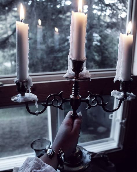 Emeline 👻 on Instagram: “Murmures, non-dits, secrets de fantômes dispersées dans la nuit. 🌙🕯 °  #darkness #candles #gothic #victorian #bloodmilk #goth #shadows…” Photo Phone Wallpaper, Candles Gothic, Victorian Era Aesthetic, Wallpaper Gothic, The Dark Ages, Dark Acadamia, Victorian Aesthetic, Gothic Romance, Dark Romantic