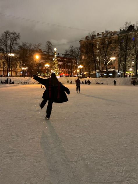 Outdoor Skating Rink, Outdoor Skating, Hate Winter, Christmas Ice Skates, Skating Aesthetic, Christmas Dreaming, Winter Inspo, Skating Rink, I Love Winter