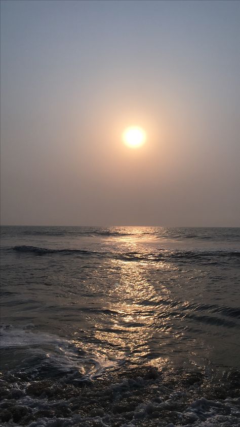 Sunrise at Sholinganallur beach, Chennai, India Chennai Aesthetic Pictures, Chennai City Photography, Beach Asthetics Photos, Whatsapp Chatting Images, Chennai Beach, Whatsapp Chatting, Namma Chennai, Happy Pongal, Grunge Pictures