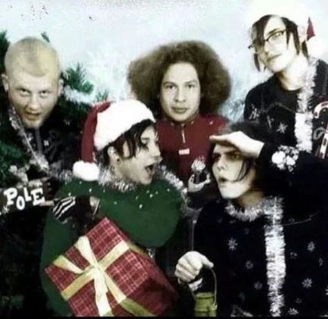 MCR / almost Christmas ☃️ Mcr Memes, I Love Mcr, Palaye Royale, Mikey Way, Band Pictures, Dc Movies, Frank Iero, Band Memes, Gerard Way