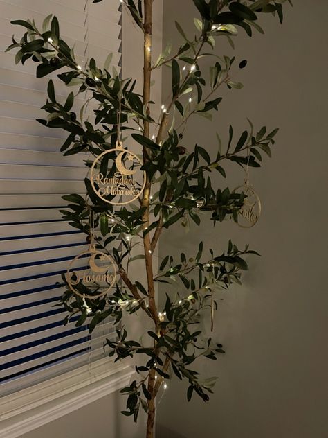 Ramadan Kareem! Featuring an artificial olive tree & sparkle lights with Ramadan ornaments Ramadan Inspo Decor, Aesthetic Ramadan Decor, Ramadan Tree, Ramdan Decore Ideas, Ramdan Karim Decoration, Moon Tree Ramadan, Ramadan Ornaments, Ramadan Decorations Lights, Ramadan Lights