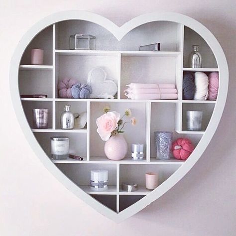 Heart Shelf, Shelving Display, Wall Shelves Bedroom, Easy Room Decor, Girl Bedroom Walls, Toy Room, Bedroom Dimensions, Display Unit, Shelf Display