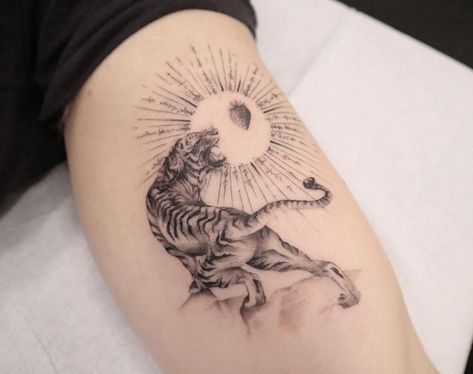 First Tattoo Tips, Animal Tattoo Meanings, Tiger Tattoo Meaning, Bang Bang Tattoo, Lines Tattoo, Harry Styles Hair, Tattoo Tips, Black Minimal, Eagle Tattoo