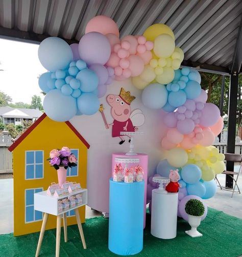 Diy Peppa Pig Backdrop, George Pig Birthday Party, Peppa Pig Happy Birthday, Peppa Pig Birthday Decorations, Girls Tea Party Birthday, Peppa Pig Balloons, Peppa Pig Birthday Party Decorations, Double Birthday Parties, Peppa Pig Birthday Cake