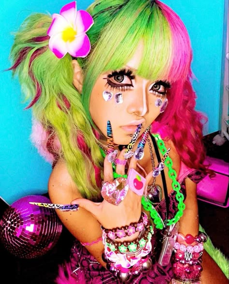 Dopamine Outfits, Pink Green Outfit, Green And Pink Outfit, Gyaru Hair, Gyaru Aesthetic, Gyaru Makeup, Hime Gyaru, Goddess Braids Hairstyles, Kawaii Harajuku