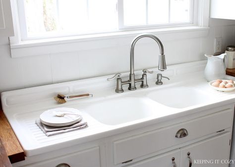 Keeping It Cozy: January 2014 Farmhouse Sink With Drainboard, Farm Kitchen Ideas, Kitchen Sink Drainboard, Kitchen Sink Styling, Stylish Farmhouse, Trendy Farmhouse Kitchen, Double Kitchen Sink, Drainboard Sink, Kitchen Sinks Farmhouse