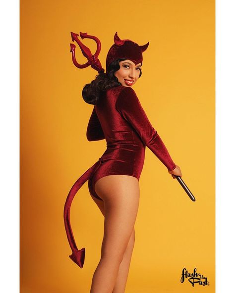 FITP Studio’s Instagram profile post: “La Diablita, 1951 © Flash in the Past Studio • www.flashinthepast.com • Facebook.com/flashinthepast • 43 S. 6th Ave, Tucson, AZ, 85701 •…” Pinup Costume, 1950s Halloween, Halloween Pin Up, Vintage Ootd, Devil Halloween, Devil Costume, Vintage Halloween Costume, Pin Up Photography, Figure Photography