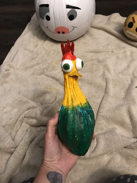 Rooster Pumpkin, Hei Hei Pumpkin, Moana Pumpkin Carving, Moana Pumpkin Painting Ideas, Moana Pumpkin, Book Character Pumpkins, Character Pumpkins, Creative Pumpkin Decorating, Pumpkin Decorating Contest