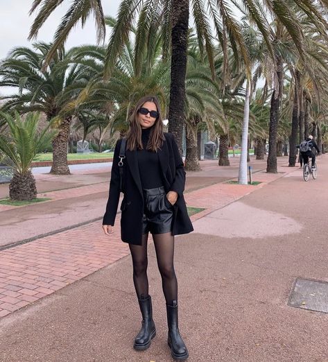 Emitaz Instagram, Outfit Combat Boots, Emelie Lindmark, Combat Boot Outfits, Outfit Botas, New York Outfits, Neue Outfits, Causual Outfits, March 19