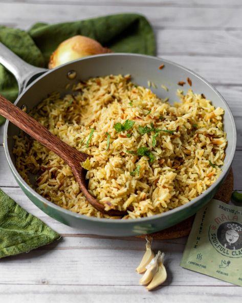 Best Vegan Rice Pilaf - BetterFoodGuru Vegan Rice Pilaf Recipe, Vegan Rice Pilaf, Vegan Mushroom Gravy, Rice Pilaf Recipe, Best Rice, Pilaf Recipes, Crispy Smashed Potatoes, Vegan Rice, Vegan Side Dishes