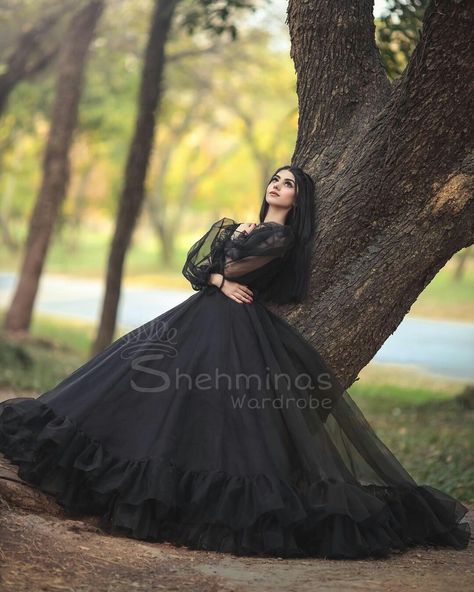 Maimoona Shah, Indian Asthetics, Black Net Dress, Gown Party Wear, Long Gown Design, Gowns Dresses Elegant, Stylish Short Dresses, Girls Dps, Pakistani Fancy Dresses