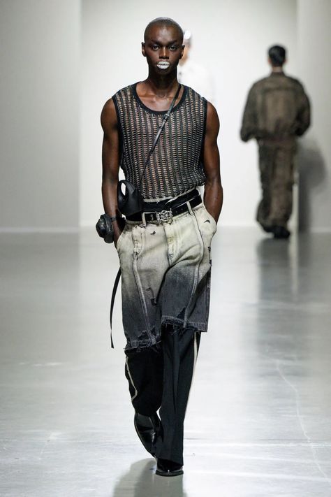 Feng Chen Wang Spring 2025 Ready-to-Wear Runway, Fashion Show & Collection Review [PHOTOS] Street Wear Mens Fashion, Male Runway Fashion, Shorts Runway, Ready To Wear Men, Trend 2025, Mens Runway, Fashion 2025, Feng Chen Wang, Heliot Emil