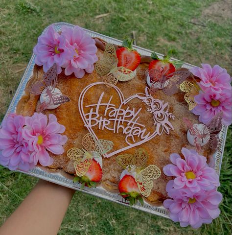 Birthday Churro Cheesecake, Churro Cheesecake Tray, Churro Cheesecake Cups, Churro Cheesecake Decoration, Churro Cheesecake Cake, Churros Cheesecake, Green Birthday Cakes, Cheesecake Decoration, Strawberry Ideas