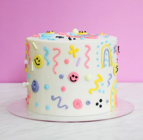 Good Vibes Cake Ideas, Smile Face Birthday Cake, Smiley Face Birthday Cakes, Smiley Face Cake Ideas, Baby Shower Cookie Cake, Pink Smiley Face Cake, Aestethic Birthday Cake, Smiley Face Birthday Cake, Happy Face Cake