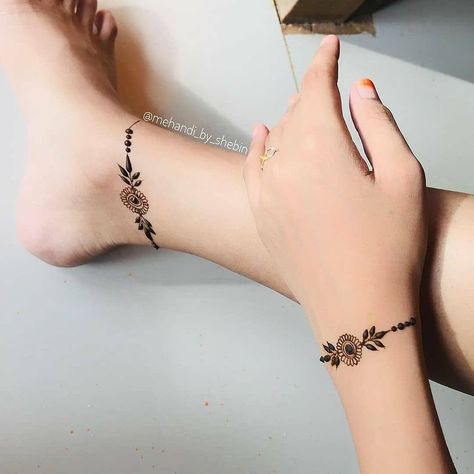 Henna Designs Wrist, Tato Henna, Henna Tattoo Hand, Henna Tattoo Designs Hand, Legs Mehndi Design, Simple Henna Tattoo, Mehndi Designs For Kids, Very Simple Mehndi Designs, Simple Mehndi Designs Fingers