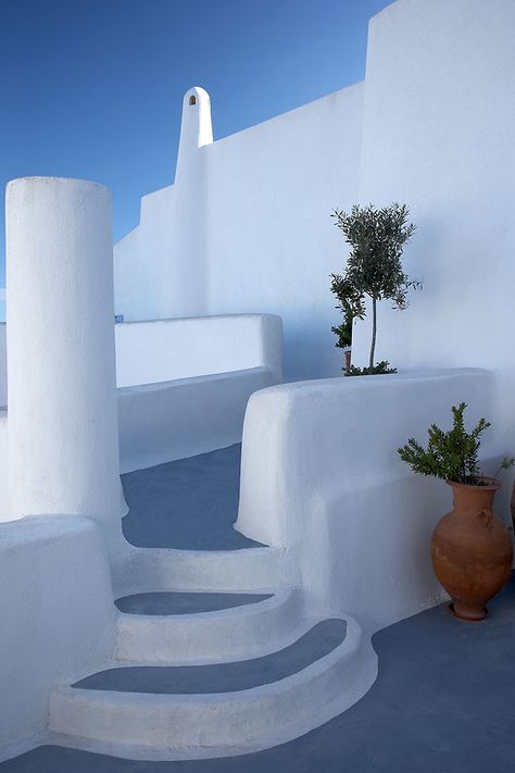 Santorini Cycladic Architecture Cycladic Architecture, Greece Architecture, Mediterranean Architecture, Kusadasi, Greek House, Santorini Greece, Greek Island, Diy Life, Beautiful Places To Travel