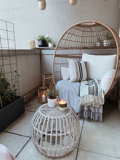 Egg Chair Backyard, Egg Patio Chair, Garden Egg Chair, Egg Chair Decoration Ideas, Boho Egg Chair, Egg Chair Patio, Newlywed Apartment, Basement Patio, Egg Shaped Chair