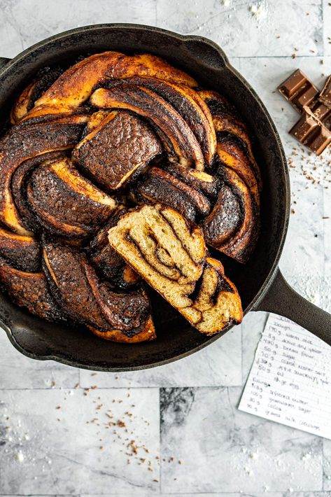 Sourdough babka has a buttery chocolate sauce that's spread onto the dough followed by a sprinkle of grated milk chocolate before baking! YUM Sourdough Babka, Rye Sourdough Starter, Chocolate Sourdough, Recipe Using Sourdough Starter, Babka Recipe, Sourdough Starter Discard Recipe, Knead Bread Recipe, Chocolate Babka, Sourdough Starter Recipe