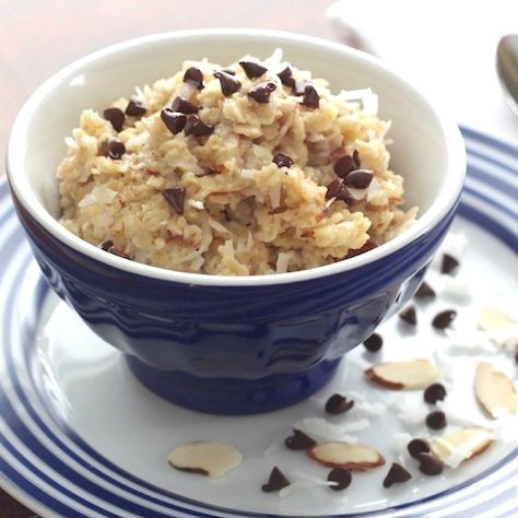 Quick and easy stove top Almond Joy oatmeal Almond Joy Oatmeal, Stovetop Oatmeal, Pumpkin Pie Oatmeal, Blueberry Overnight Oats, Chocolate Chia Seed Pudding, Power Breakfast, Yogurt Breakfast, Snack Bites, Oatmeal Recipe