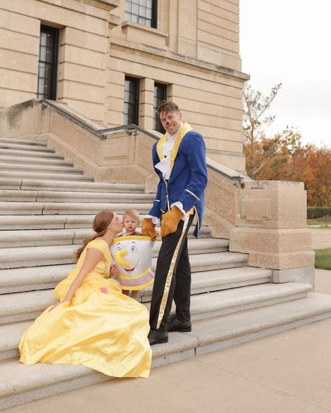 Beauty And The Beast Family, Beauty And The Beast Halloween Costume, Beauty And The Beast Costumes, Diy Family Halloween Costumes, Beauty And The Beast Halloween, Disney Family Costumes, Family Costume Ideas, Family Themed Halloween Costumes, Coordinated Outfits