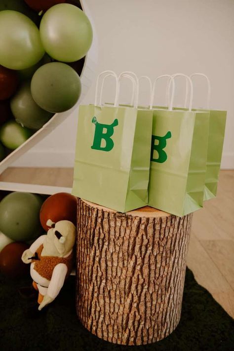 Shrek Birthday Party Centerpieces, Shrek Centerpieces Party Ideas, Shrek Centerpieces, Shrek Goodie Bags, Shrek 21st Birthday, Shrek Party Favors Goodie Bags, Shrek 2nd Birthday Party, Shrek Party Favors, Shrek 2 Birthday Party