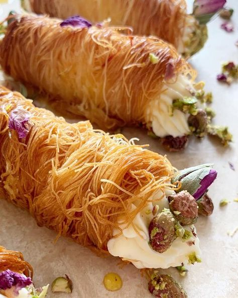 Knefe Lebanese, Beautiful Pastries, Middle Eastern Recipes Arabic Food, East Dessert, Kataifi Pastry, Lebanese Desserts, Arabic Desserts, Middle Eastern Desserts, Vegan Baking Recipes