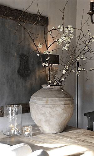 Wabi Sabi Interior, Decoration Shabby, Tafel Decor, Wabi Sabi Style, Bottle Art, Interior Design Inspiration, Wabi Sabi, Vases Decor, Interior Inspiration