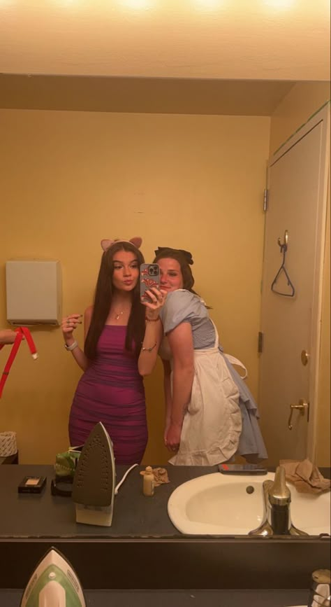 Alice And Cheshire Cat Costume Duo, Alice And Cheshire Cat Costume, Chesire Cat Halloween Costumes, Alice In Wonderland Cat Costume, Chesire Cat Costumes, Wonderland Group Costume, Chesire Cat Costume, Cheshire Cat And Alice, Halloween Duo Costume