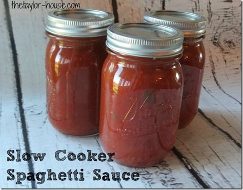 Slow Cooker Recipes: Homemade Spaghetti Sauce #slowcooker #homemadespaghettisauce Slow Cooker Spaghetti Sauce, Tomato Spaghetti, Crockpot Spaghetti, Canned Spaghetti Sauce, Slow Cooker Spaghetti, Canning Recipe, Homemade Spaghetti Sauce, Canned Tomatoes, Homemade Spaghetti