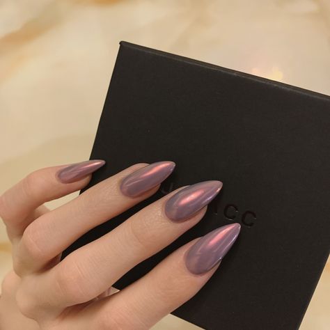 What a amazing nail effect!
#purplenails
#zeeseanail
#nailart
#glossynail
#gelnailcolor Yellow Nails Spring, Fantastic Nails, Cool Nails, Purple Manicure, Nails Autumn, Nails Brown, Nails Yellow, Nails Purple, Manicure Colors