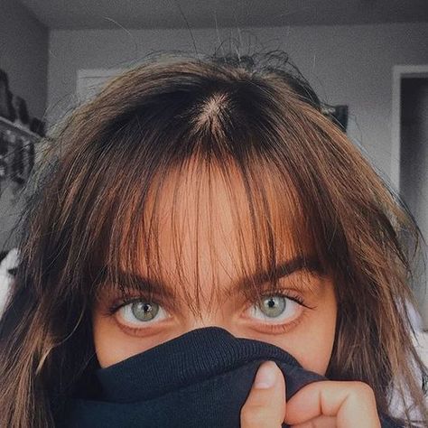 bangs, eyes, and tumblr-bild | Short hair with bangs, Short hair styles, Long hair with bangs Light Bangs, Bangs With Medium Hair, Wispy Bangs, Fringe Hairstyles, Long Hair With Bangs, Short Hair With Bangs, Cut My Hair, Hair Inspo Color, Grunge Hair