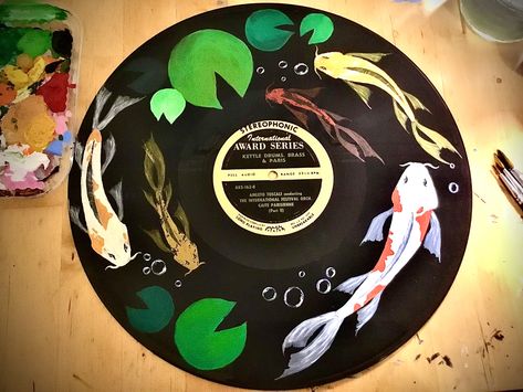 Vynil Paintings, Record Painting Ideas, Vinyl Painting, Vinyl Record Art Ideas, Record Ideas, Vinyl Paintings, Painted Vinyl Records, Interesting Crafts, Vinyl Art Paint