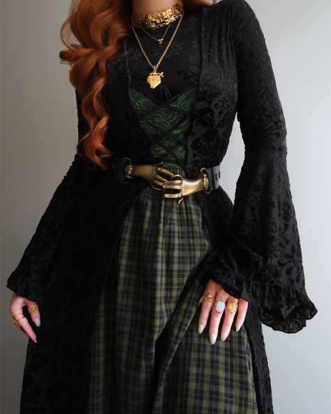 Gothiccore Outfit, Autumncore Outfit, Demon Throne, Whimsical Goth Outfits, Dark Cottagecore Aesthetic Outfits, Halloween Aesthetic Outfits, Witchy Aesthetic Outfit, Witchy Looks, Southern Gothic Fashion