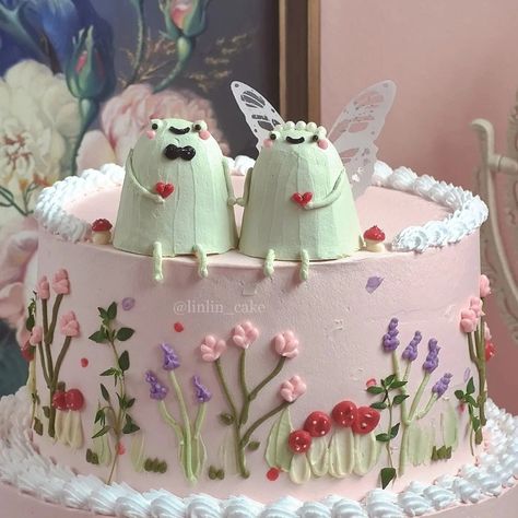 Cakes Aesthetic Birthday, Happy Birthday Cake Ideas, Birthday Cake Happy Birthday, Aesthetic Birthday Cake, Frog Vintage, Cake Happy Birthday, Cakes Design, Homemade Cookbook, Cake Cafe