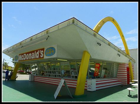 Vintage Fast Food, Downey California, Googie Architecture, Mcdonald's Restaurant, Vintage Diner, Parametric Architecture, Vintage Restaurant, Good Ole Days, Food History