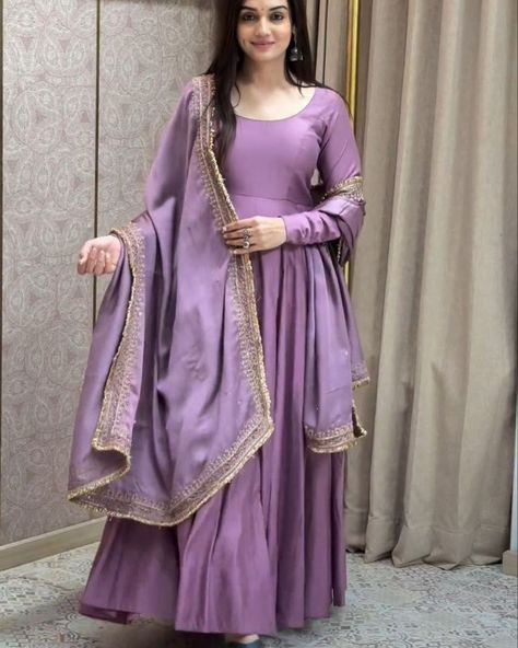 DV - 23570 GOWN FABRICS : rench INER : MICRO PAID : YES ZIPER. : YES LANGTH : 58 INCH SIZE : M,L,XL,XXL FLIR : 7+ MTR DUPATTA FABRICS : FOX GEORGETTE WORK : SIQUNCE CODING EMBROIDERY LANGTH : 40 INCH SIZE : 2.20 WEIGHT : 1 KG #thepunjabmart #punjabmart #suit #punjabisuits FULL STITCHED Purple Zari Work Floor-length Dupatta, Turkish Gown, Fitted Purple Georgette Dupatta, Purple Self-design Floor-length Dupatta, Floor-length Purple Georgette Dupatta, Purple Embroidered Floor-length Dupatta, Unique Outfit, Flow Design, Fabric Embroidery