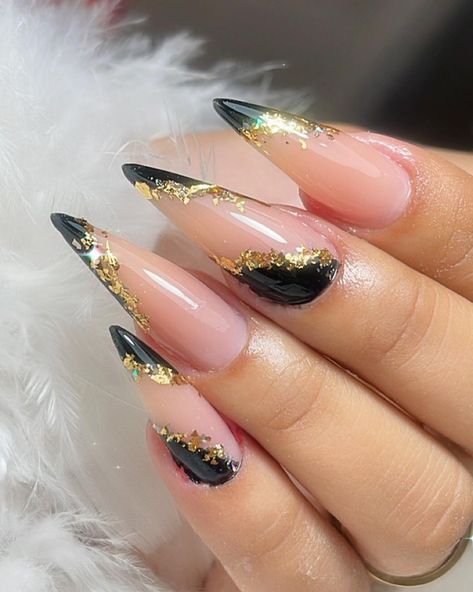 Gold Stiletto Nails, Rave Nails, Stiletto Nails Short, Black Stiletto Nails, Color For Nails, Gold Stilettos, Glitch Wallpaper, Glam Nails, Prom Nails