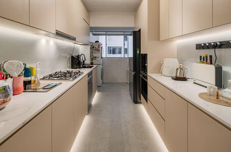 What to Know About the Galley Kitchen Layout | Renovation Singapore Modern Galley Kitchen Ideas, The Galley Kitchen, Galley Kitchen Layout, Kitchen Layouts, Galley Kitchens, Orange Interior, Classic Kitchen, Galley Kitchen, Built In Ovens