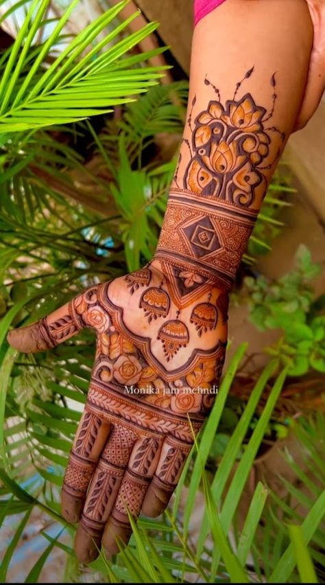 Gujrati Mehndi Designs, Gift Decorations Ideas, Mahendiii Design Full Hand, Ghevar Mehndi Designs, Zudio Shopping Women, Mehndi Back Hand, Mehndi Design Finger, Marwari Mehndi Design, Mehndi Design Full Hand