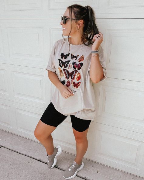 Big T Shirt And Biker Shorts, Biker Shorts Big Tee Outfit, Tshirt Biker Shorts Outfit, Amazing Closets, Baggy Shirt, Biker Shorts Outfit, Big Tshirt, Teacher Outfit, Tee Outfit