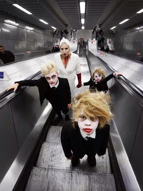 Little Monster shocks Londoners in 'American Horror Story' costume Lady Gaga Ahs Hotel, Lady Gaga Ahs, American Horror Story Costumes, Ahs Hotel, Zombie Monster, Lady Gaga Pictures, The Countess, Howl At The Moon, Ghost And Ghouls